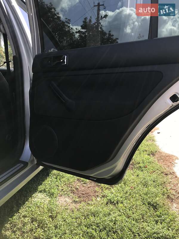 Хэтчбек Volkswagen Golf 2001 в Краснограде