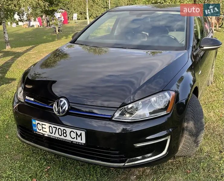 Хэтчбек Volkswagen Golf 2016 в 