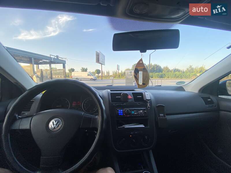 Універсал Volkswagen Golf 2007 в Чернівцях