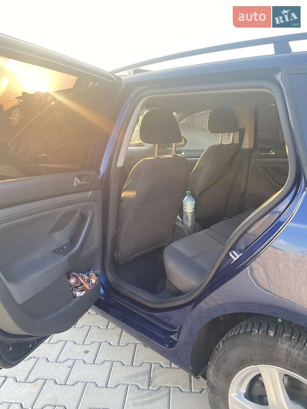 Універсал Volkswagen Golf 2007 в Чернівцях