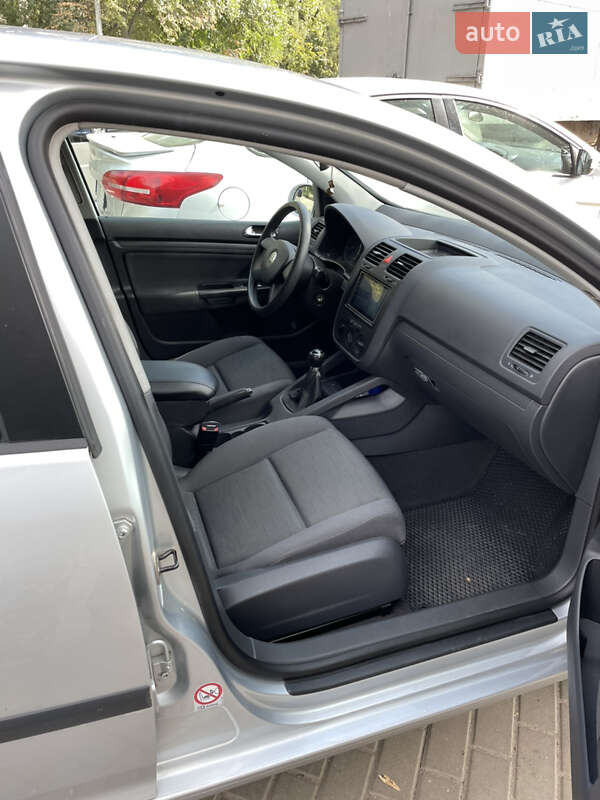 Універсал Volkswagen Golf 2004 в Києві