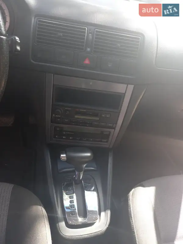 Volkswagen Golf 2004 VIN WVWZZZ1JZ4W172703 фото оголошення 25 з 73