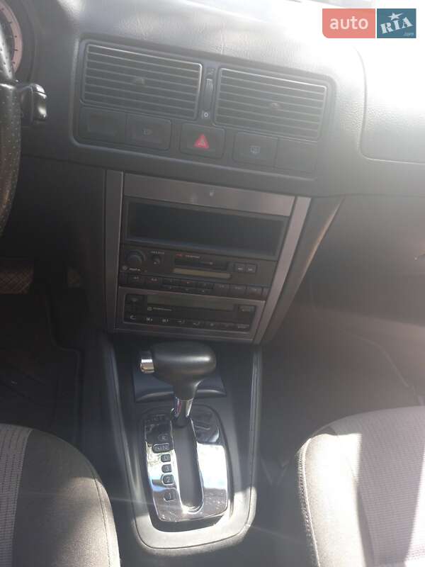 Універсал Volkswagen Golf 2004 в Ємільчиному