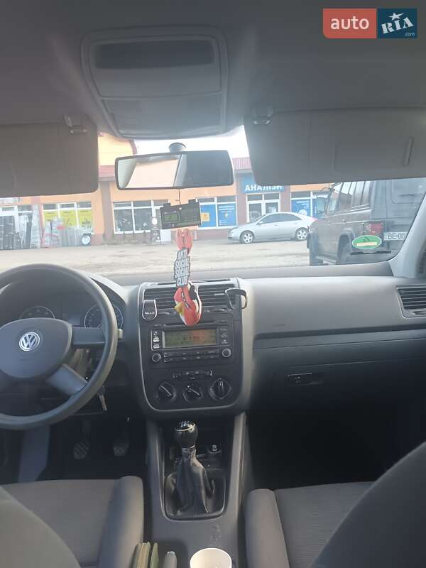 Хетчбек Volkswagen Golf 2004 в Ужгороді