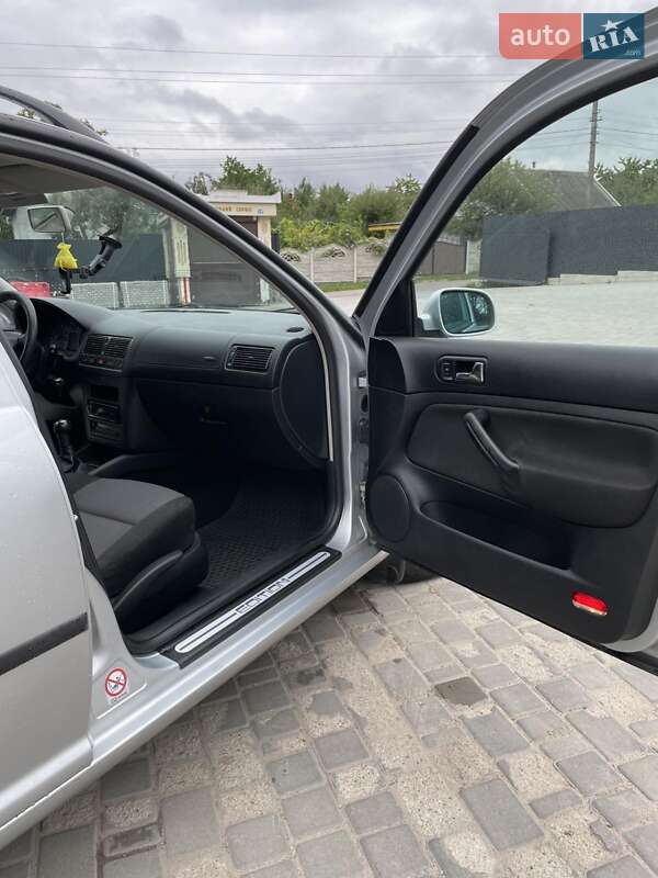 Універсал Volkswagen Golf 2001 в Вінниці