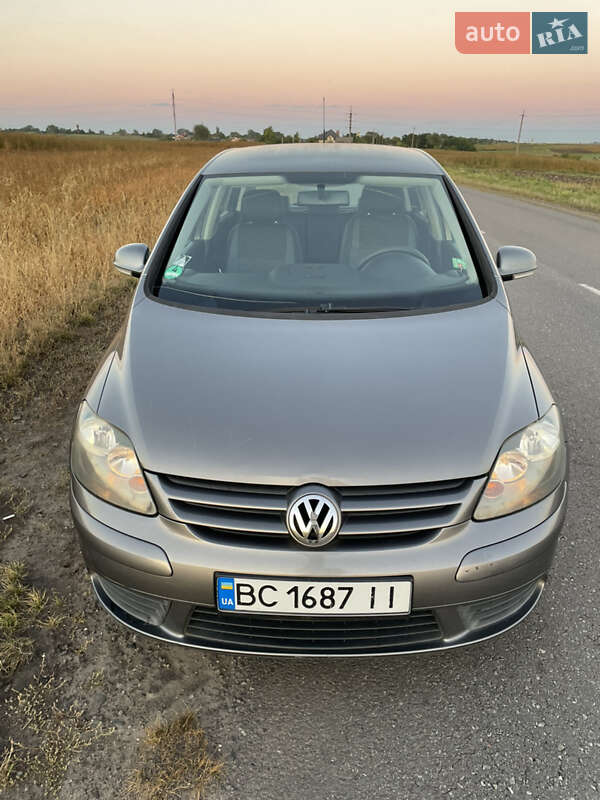 Хетчбек Volkswagen Golf 2005 в Сокалі
