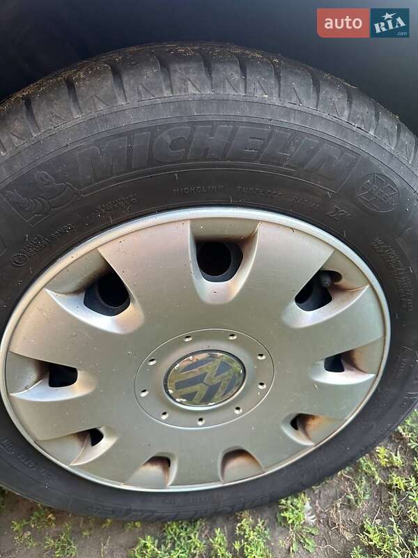 Хэтчбек Volkswagen Golf 2004 в Новомосковске