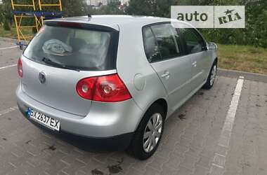 Хэтчбек Volkswagen Golf 2005 в 