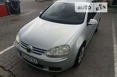 Хэтчбек Volkswagen Golf 2005 в 