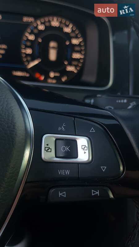 Універсал Volkswagen Golf 2020 в Ужгороді