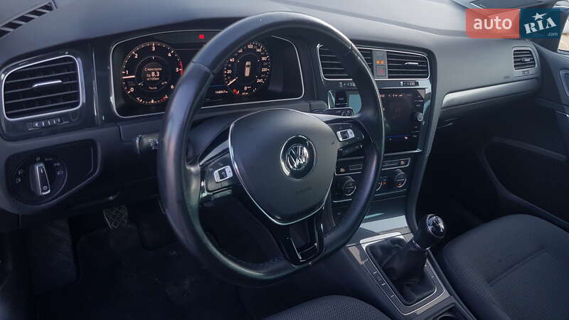 Універсал Volkswagen Golf 2020 в Ужгороді