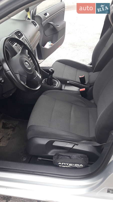 Універсал Volkswagen Golf 2009 в Острозі