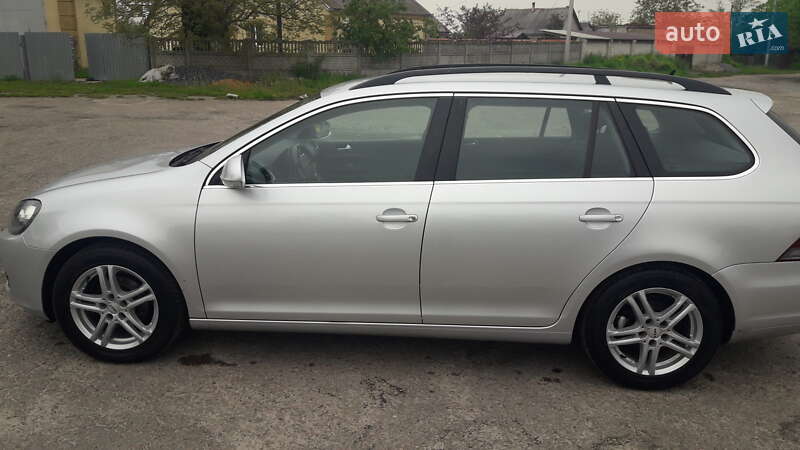 Універсал Volkswagen Golf 2009 в Острозі