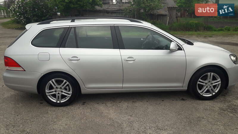 Універсал Volkswagen Golf 2009 в Острозі