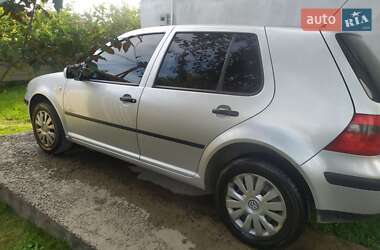 Хэтчбек Volkswagen Golf 2000 в 
