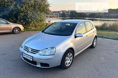 Хэтчбек Volkswagen Golf 2005 в 