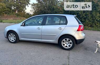 Хэтчбек Volkswagen Golf 2005 в 