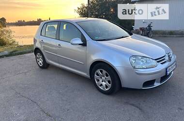 Хэтчбек Volkswagen Golf 2005 в 