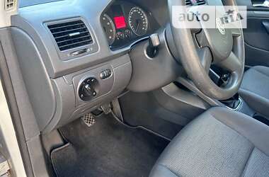Хэтчбек Volkswagen Golf 2005 в 