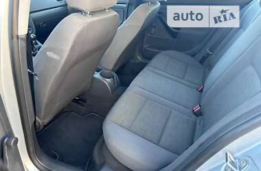 Хэтчбек Volkswagen Golf 2005 в 