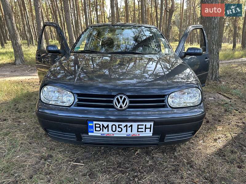 Хэтчбек Volkswagen Golf 2002 в Сумах