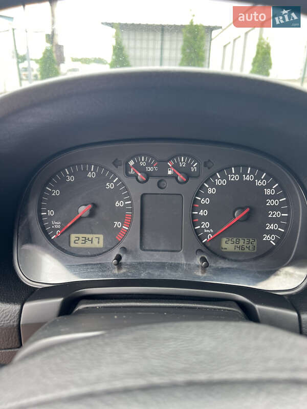 Хетчбек Volkswagen Golf 2001 в Вінниці