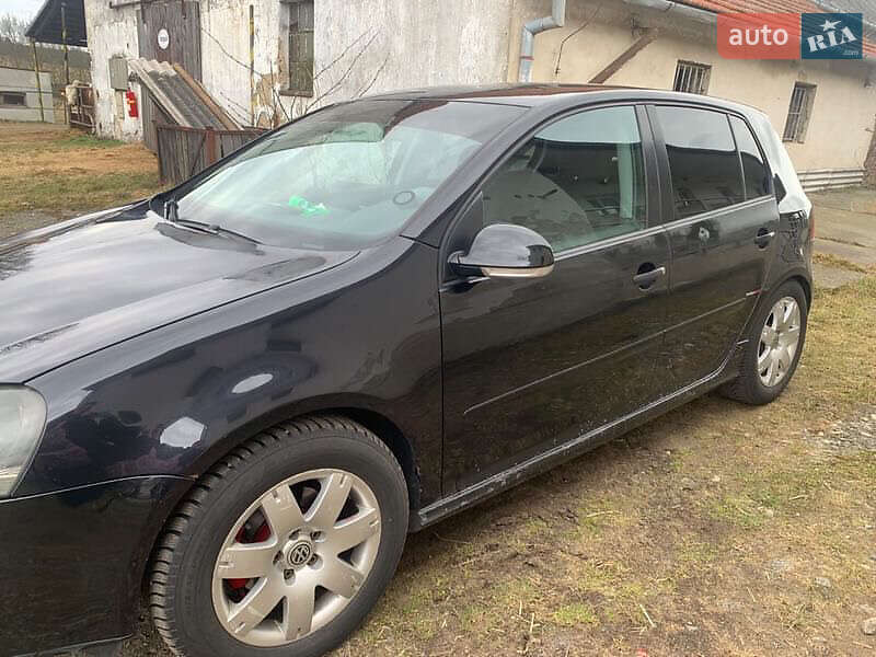 Хетчбек Volkswagen Golf 2004 в Тячеві