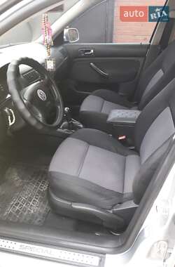 Хэтчбек Volkswagen Golf 2002 в Полтаве