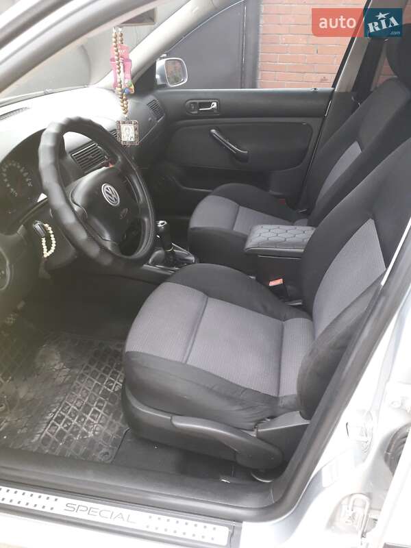 Хэтчбек Volkswagen Golf 2002 в Полтаве