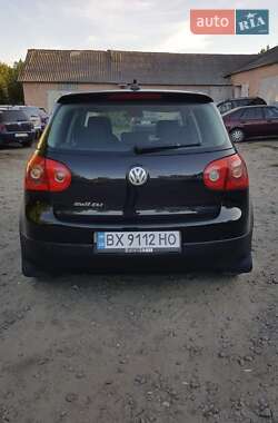 Хетчбек Volkswagen Golf 2005 в 