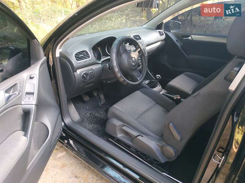 Хетчбек Volkswagen Golf 2009 в Харкові