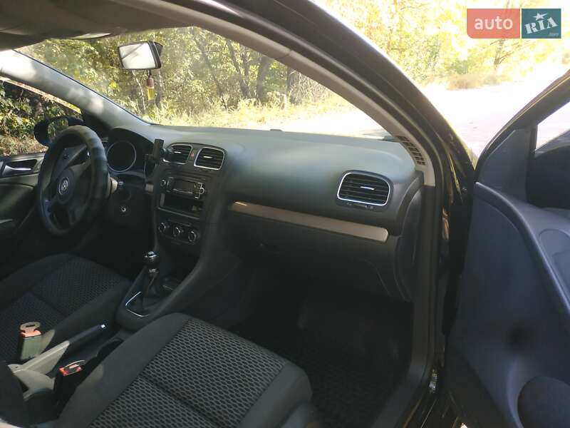 Хетчбек Volkswagen Golf 2009 в Харкові