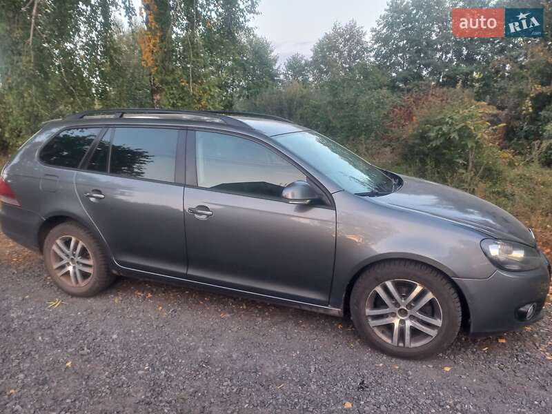 Универсал Volkswagen Golf 2010 в 