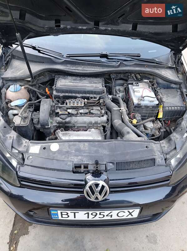 Хэтчбек Volkswagen Golf 2011 в Белозерке