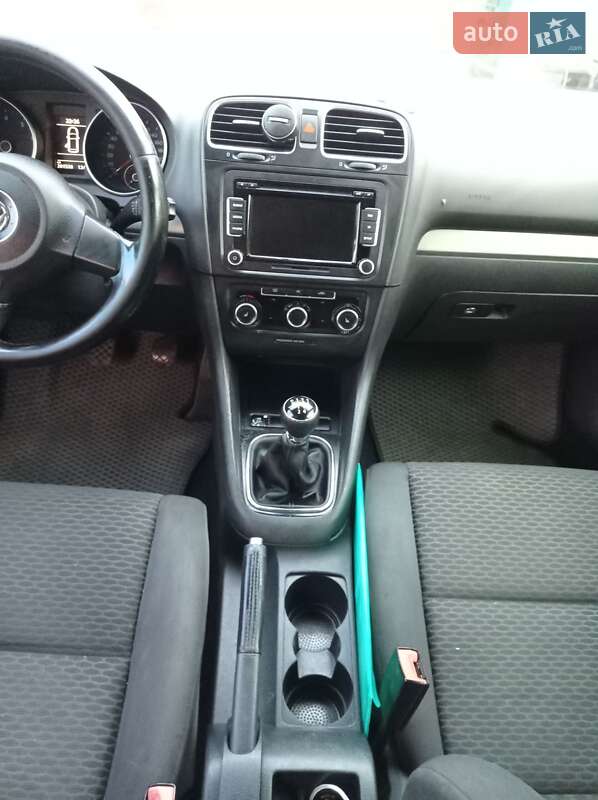 Хэтчбек Volkswagen Golf 2011 в Белозерке