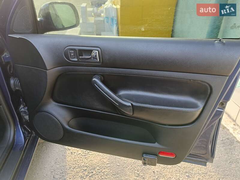 Хетчбек Volkswagen Golf 2002 в Івано-Франківську