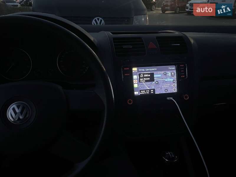 Хэтчбек Volkswagen Golf 2004 в Ворзеле