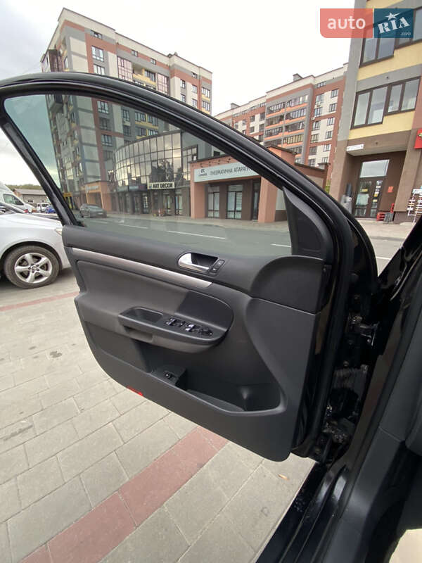 Хэтчбек Volkswagen Golf 2006 в Тернополе