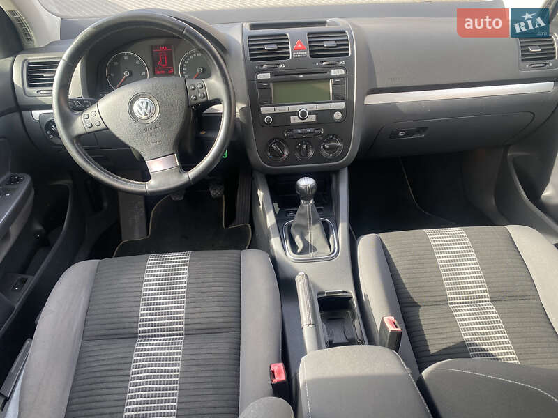 Хетчбек Volkswagen Golf 2008 в Хмельницькому