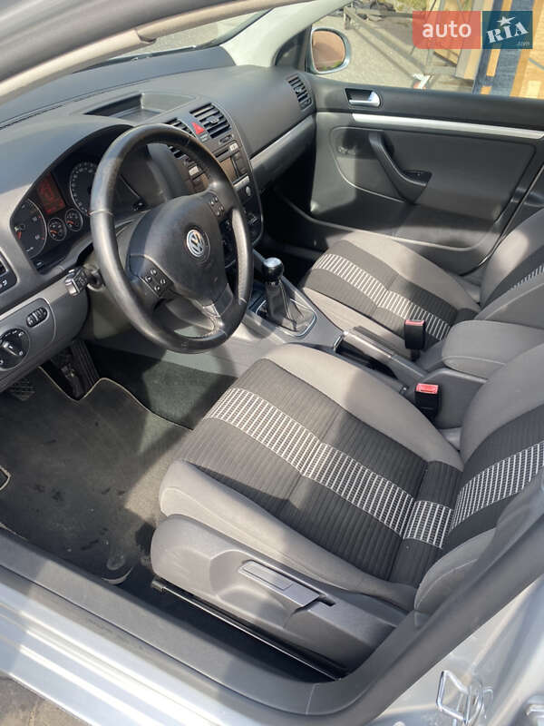 Хетчбек Volkswagen Golf 2008 в Хмельницькому