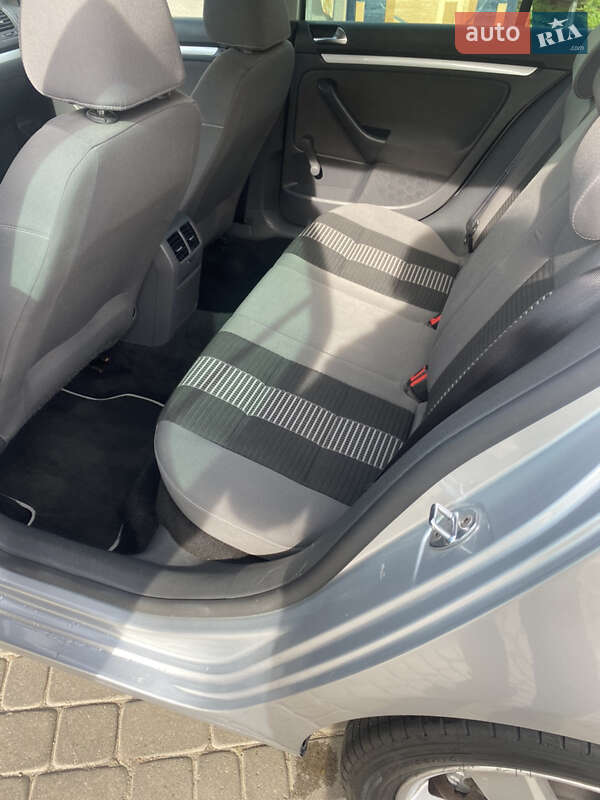 Хетчбек Volkswagen Golf 2008 в Хмельницькому