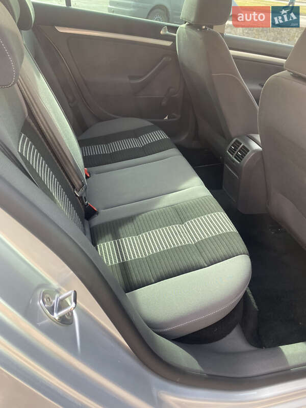 Хетчбек Volkswagen Golf 2008 в Хмельницькому