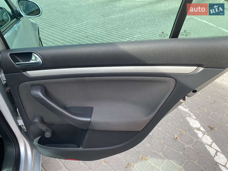 Хетчбек Volkswagen Golf 2008 в Хмельницькому