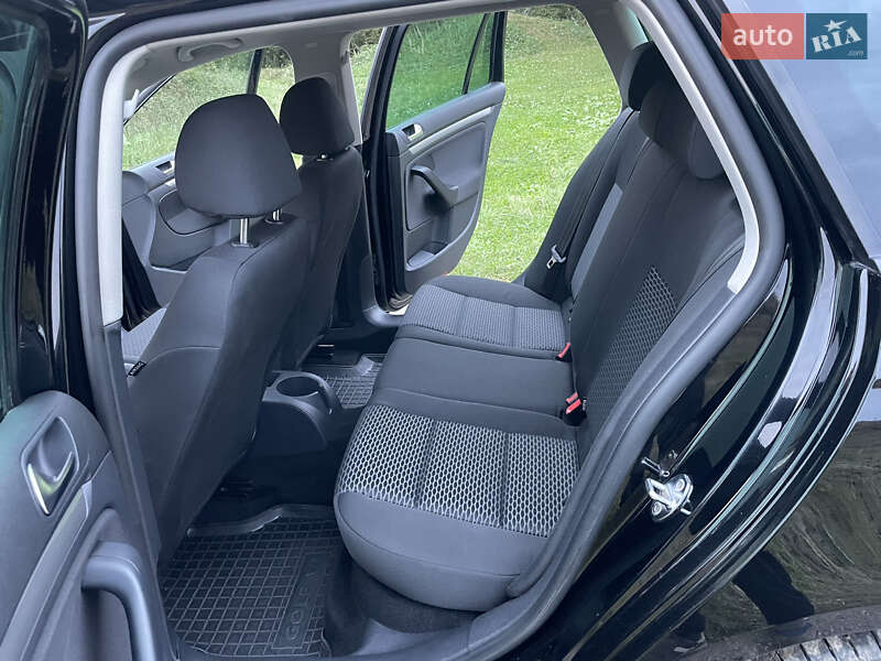 Универсал Volkswagen Golf 2011 в Ивано-Франковске