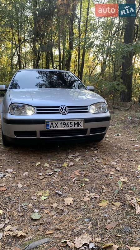 Хетчбек Volkswagen Golf 2003 в Зміїві