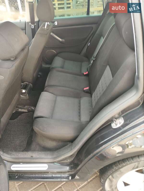 Універсал Volkswagen Golf 2006 в Нововолинську