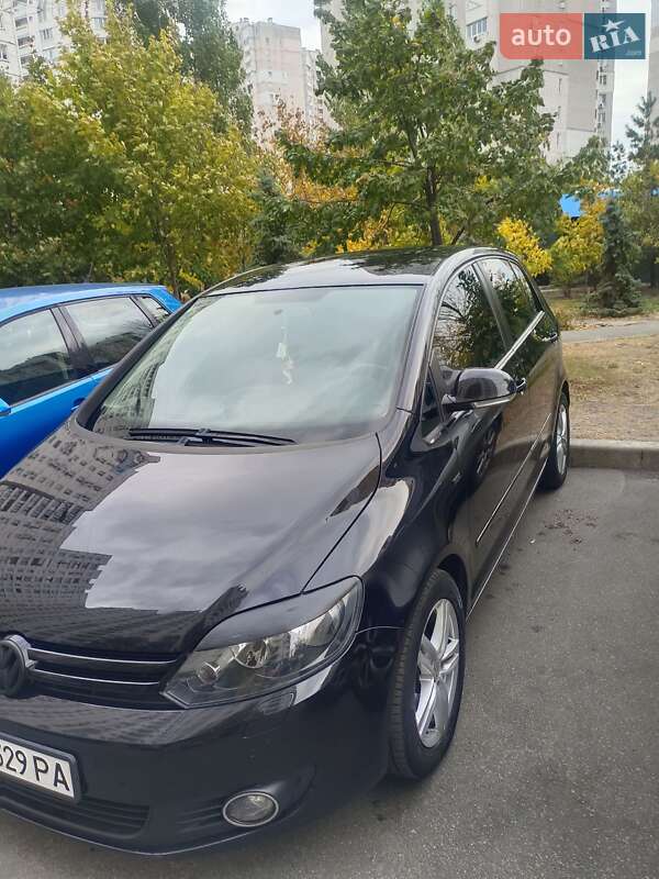 Хэтчбек Volkswagen Golf 2012 в Киеве