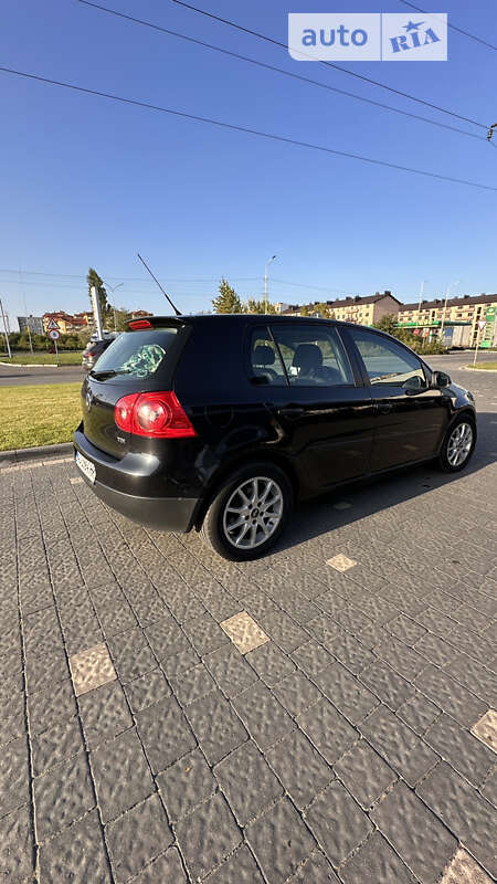Хетчбек Volkswagen Golf 2006 в Ужгороді