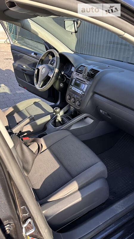 Хетчбек Volkswagen Golf 2006 в Ужгороді