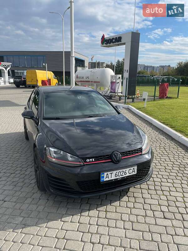 Хэтчбек Volkswagen Golf 2013 в Львове